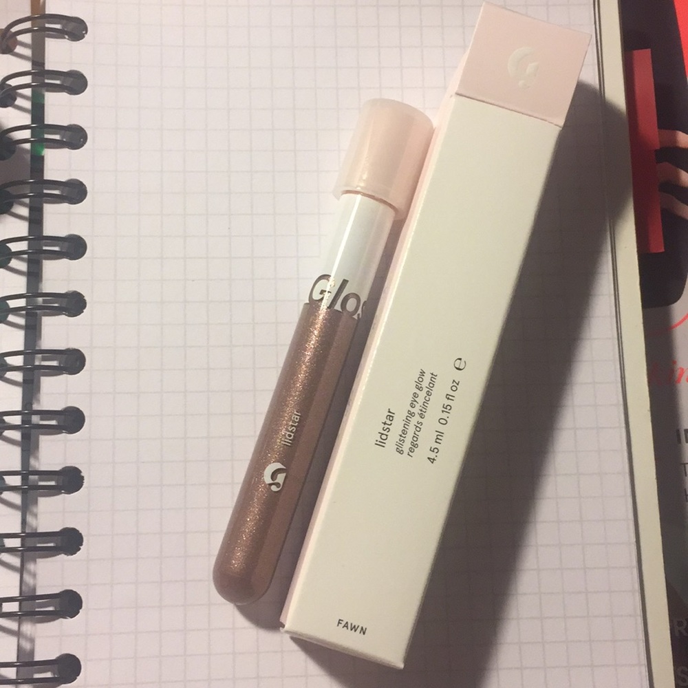Glossier lidstar in Fawn